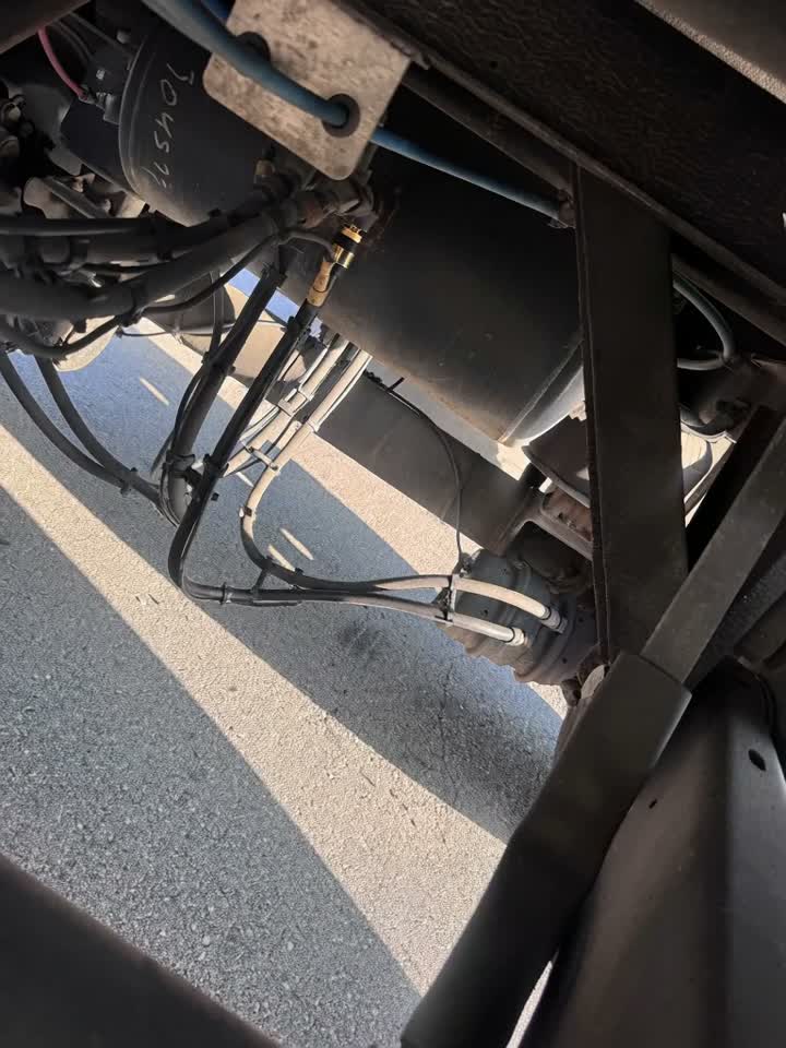 Air lines, bags and chambers under the trailer — Ameriplex corridor · Plainfield, IN